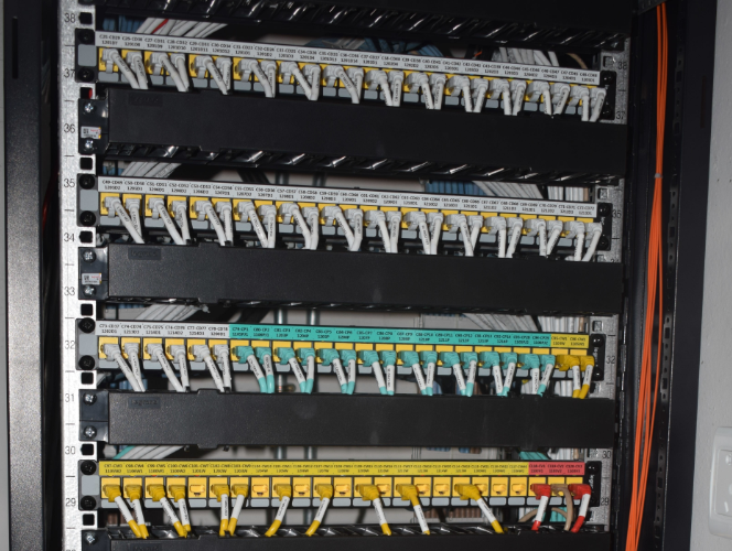 巨烽顯示-網(wǎng)絡(luò)綜合布線